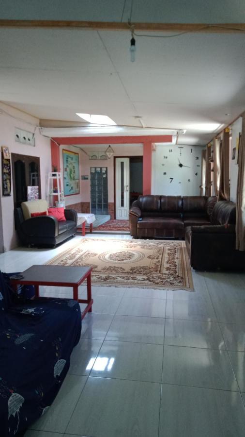 Belitung Backpacker Lägenhet Tanjung Pandan Exteriör bild