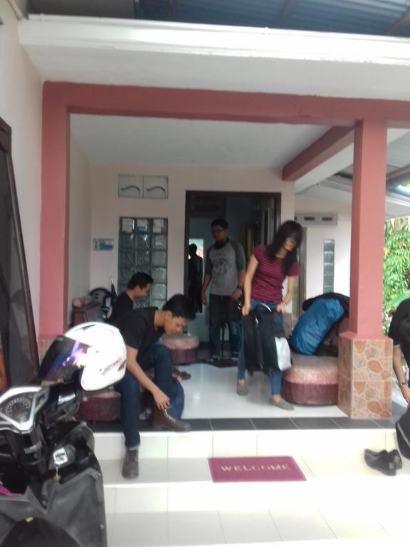 Belitung Backpacker Lägenhet Tanjung Pandan Exteriör bild