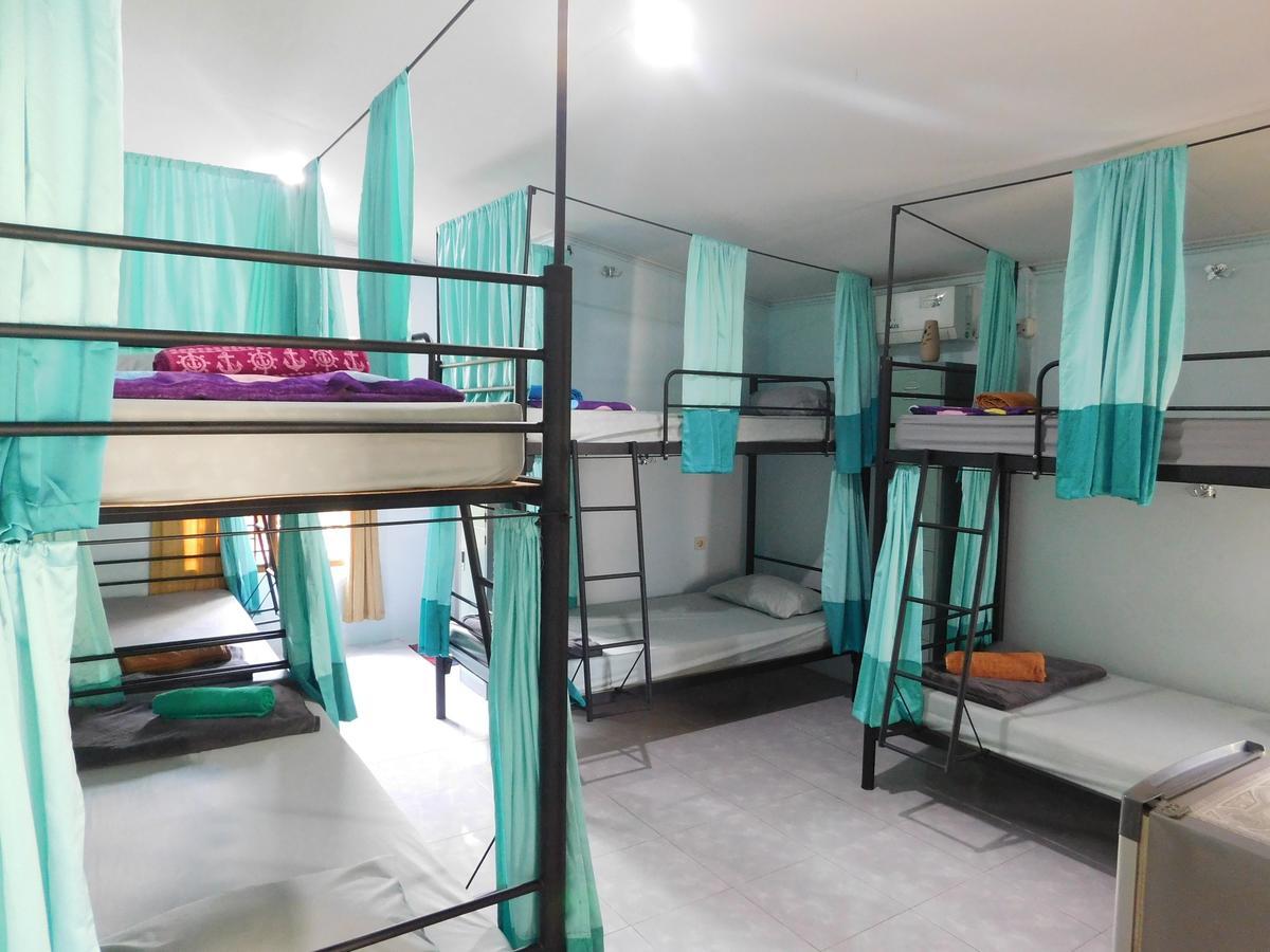 Belitung Backpacker Lägenhet Tanjung Pandan Exteriör bild