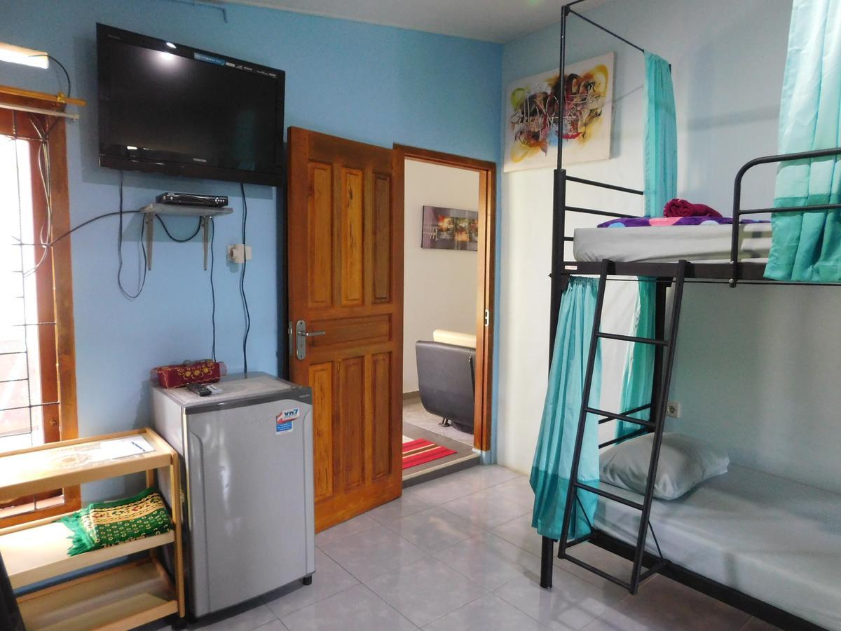 Belitung Backpacker Lägenhet Tanjung Pandan Exteriör bild